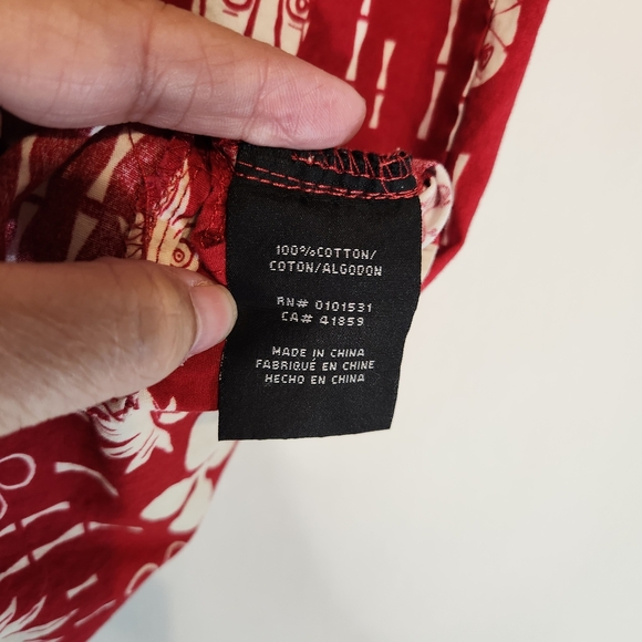 Sponge Bob Square Pants Button Down Shirt. Red and White Floral Men's XS Festive - Picture 5 of 10